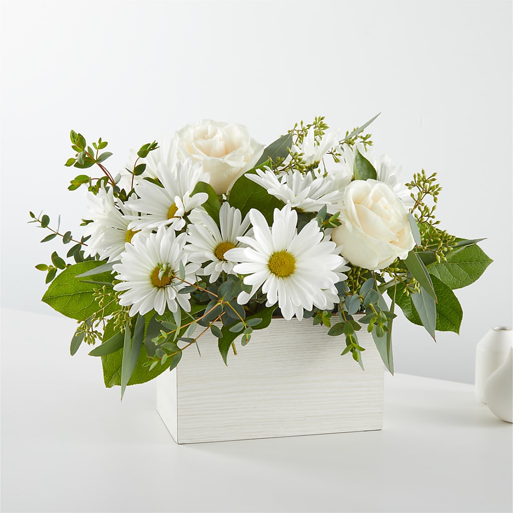 Fresh Linen Box Bouquet – Woodbury Flowers, Woodbury GA