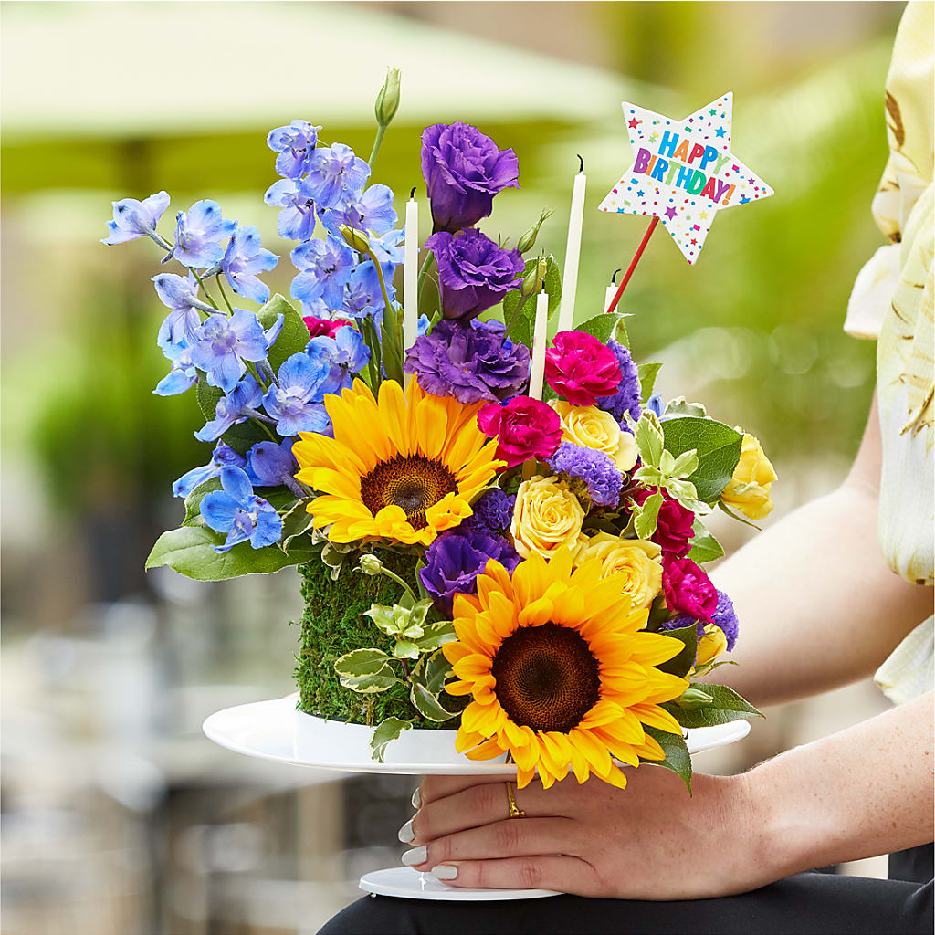 Star of the Day Floral Cake – Woodbury Flowers, Woodbury GA