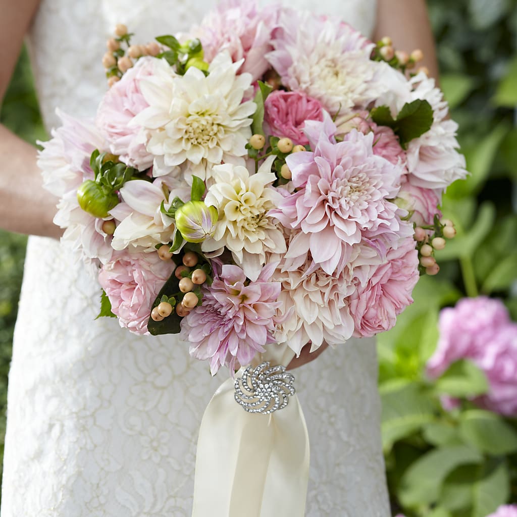 Heart's Promise Bouquet – Woodbury Flowers, Woodbury GA