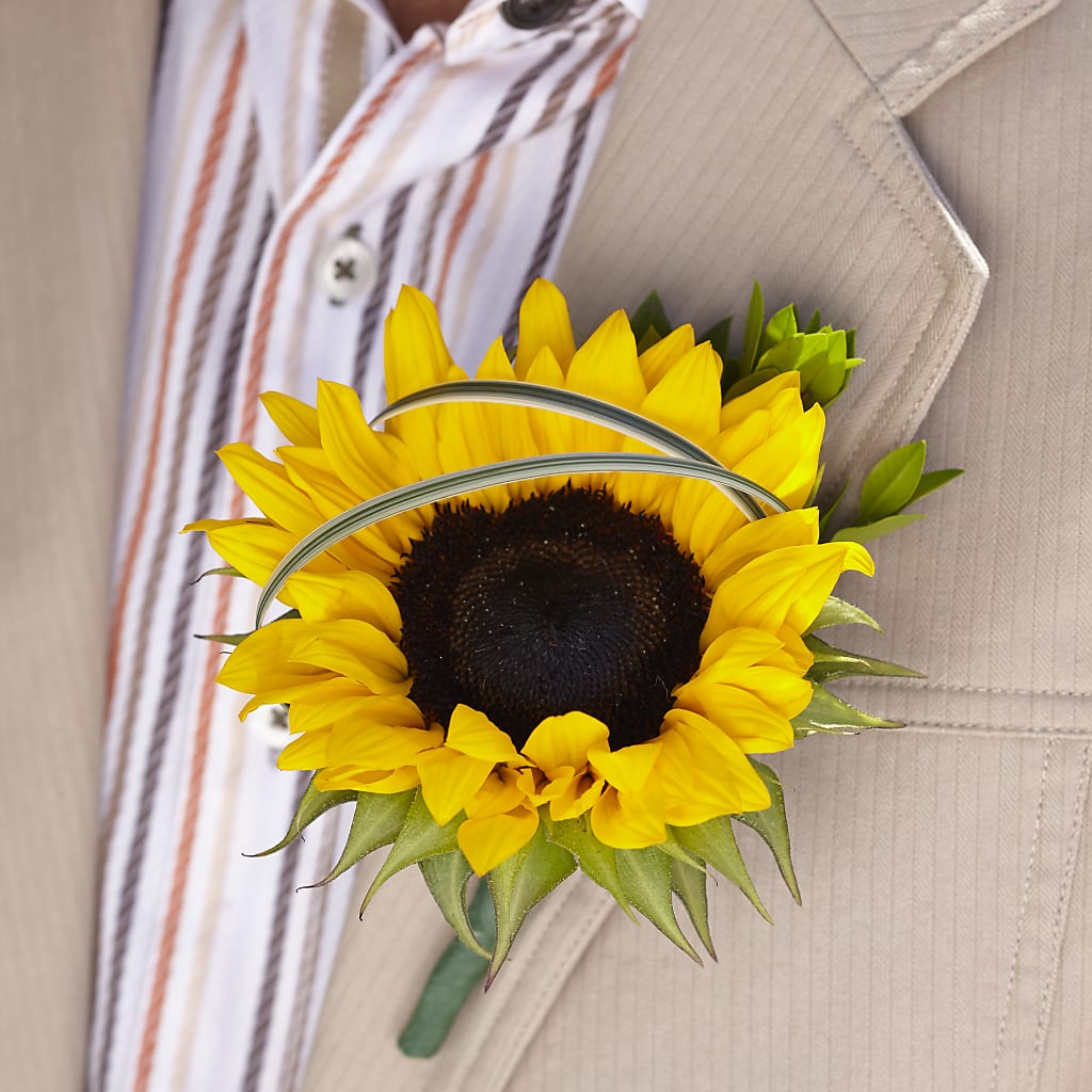 Free Spirit Boutonniere – Woodbury Flowers, Woodbury GA