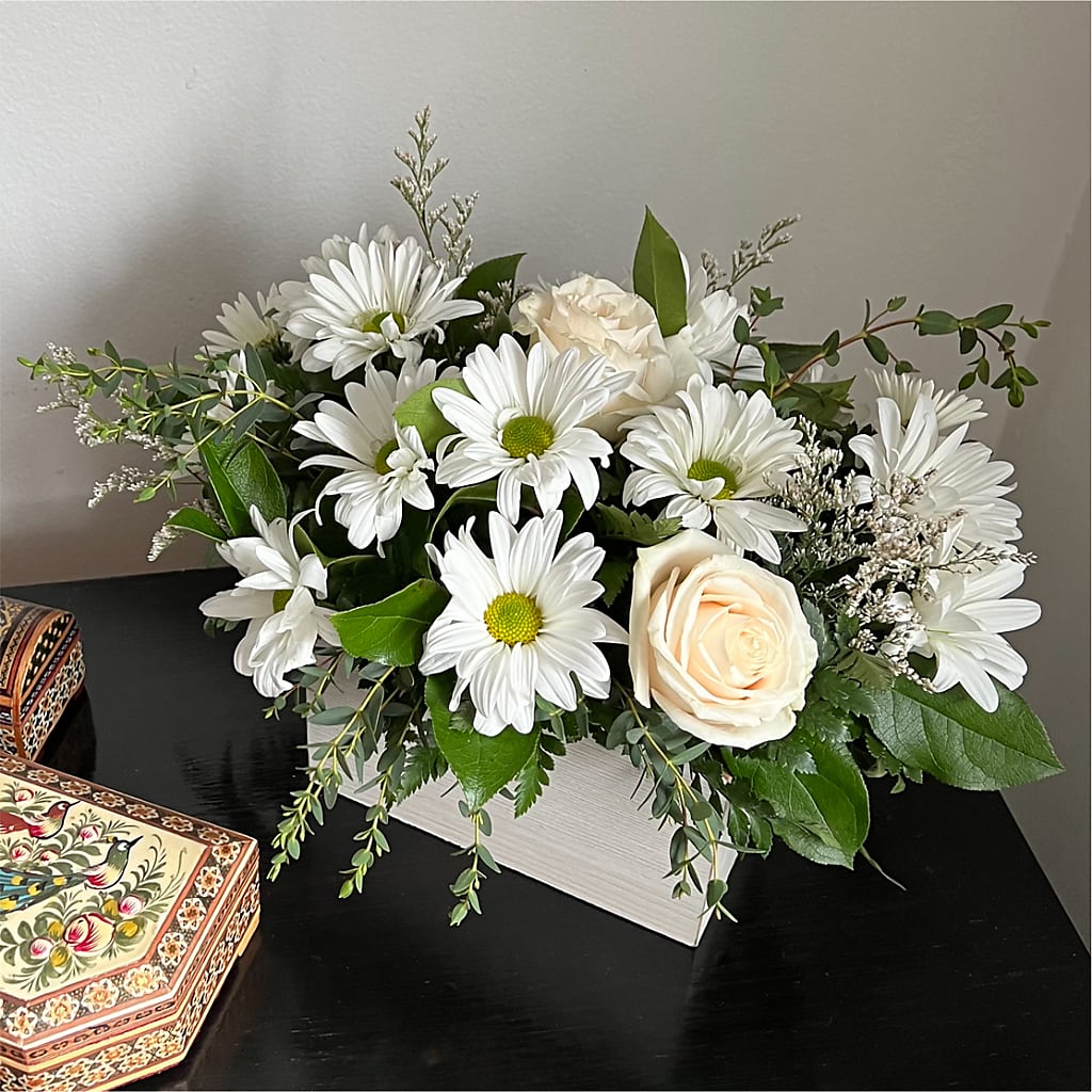 Fresh Linen Box Bouquet –  Woodbury Flowers, Woodbury GA