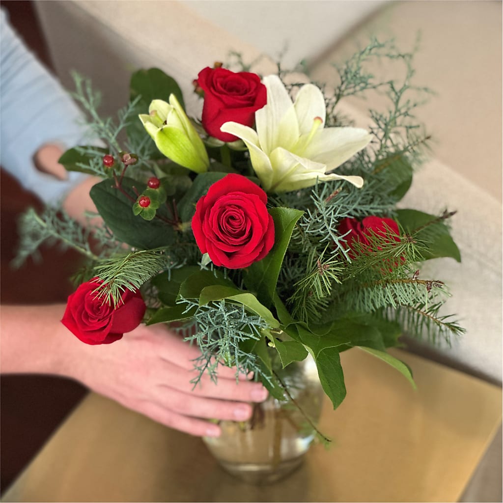 Glittering Lights Bouquet –  Woodbury Flowers, Woodbury GA