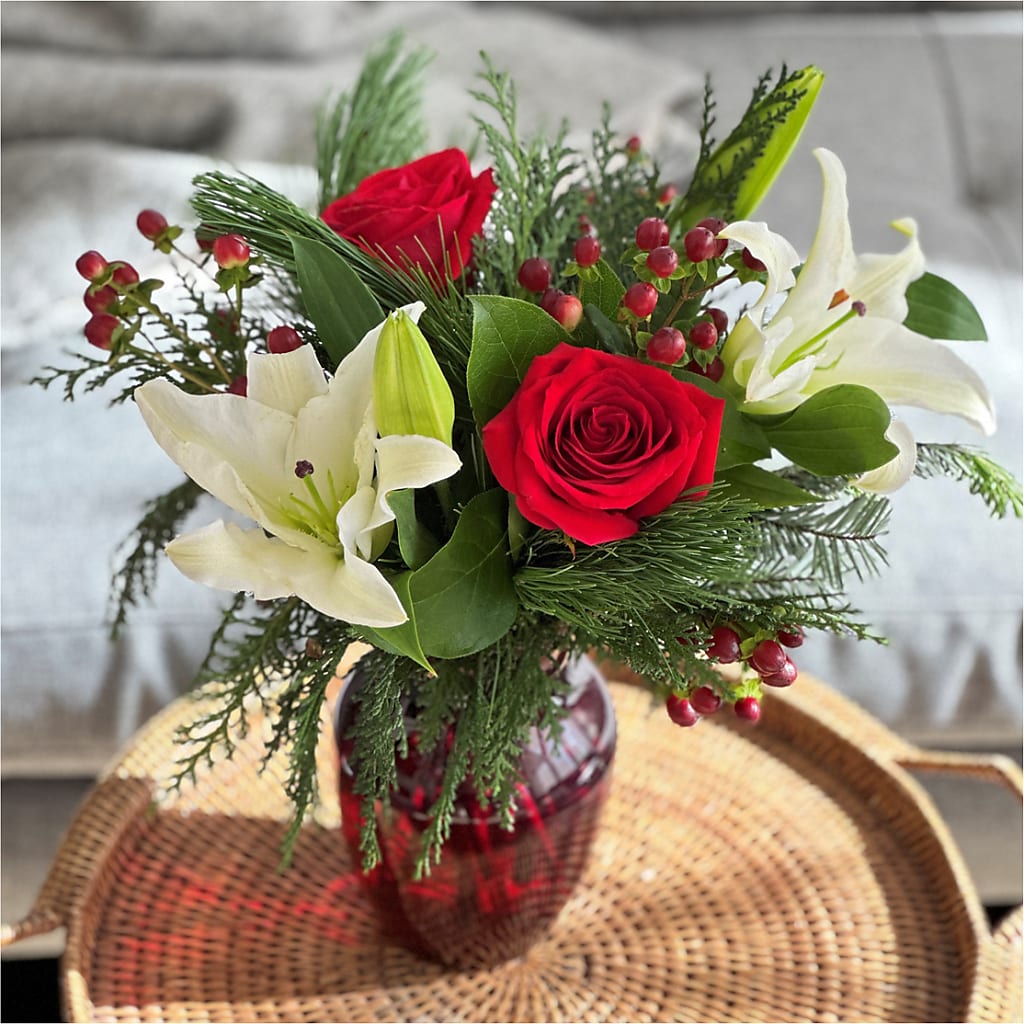 Evergreen Delight Bouquet –  Woodbury Flowers, Woodbury GA