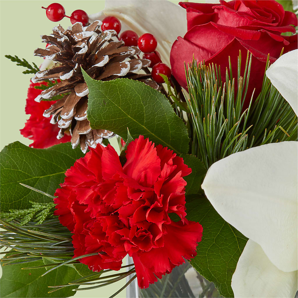 Glistening Icicles Bouquet –  Woodbury Flowers, Woodbury GA