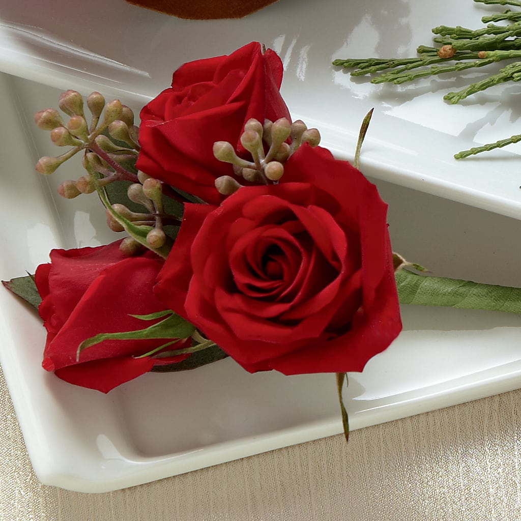 Red Spray Rose Boutonniere –  Woodbury Flowers, Woodbury GA